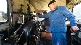 Im Cabriolet Eisenbahnwagen durchs Emmental, Lokführer